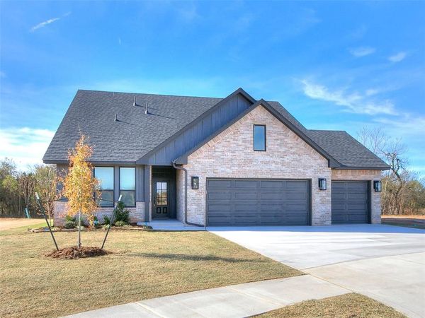 9404 NW 75th Street, Yukon, OK 73099