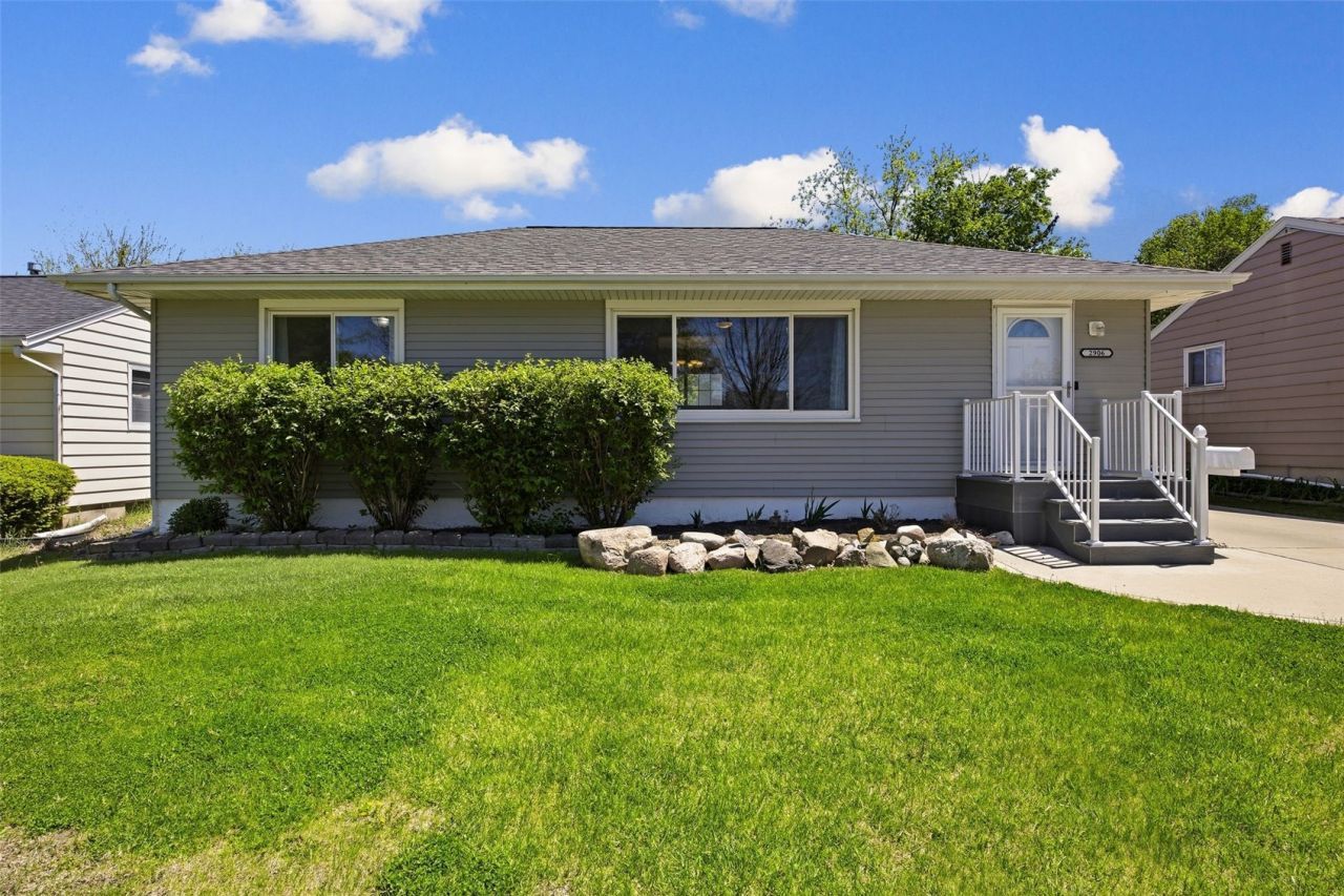 2906 Russell Drive Ne, Cedar Rapids, IA 52402 Main Photo