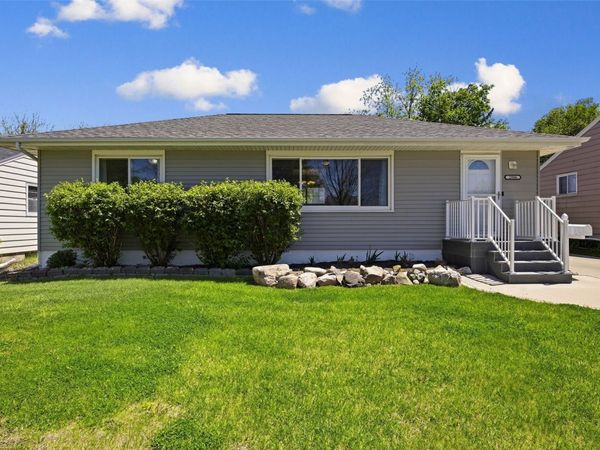 2906 Russell Drive NE, Cedar Rapids, IA 52402