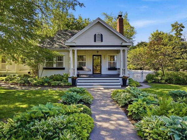 203 25th St Dr SE, Cedar Rapids, IA 52403