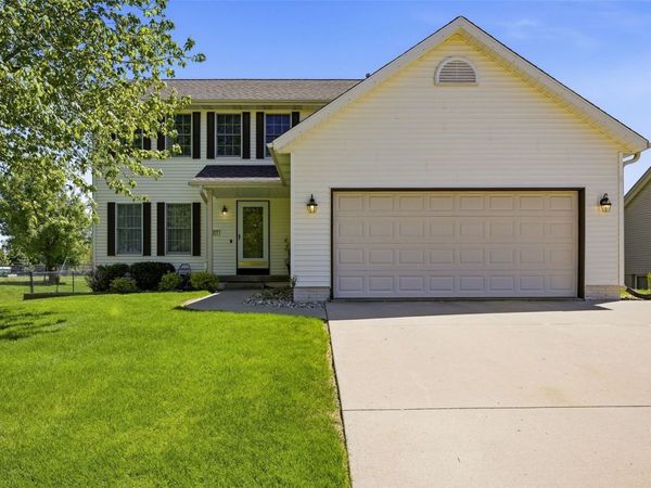 1217 Acacia Drive NE, Cedar Rapids, IA 52402