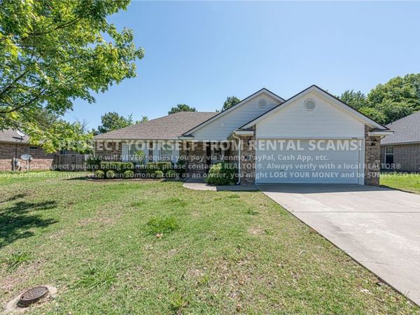 1674 N Hazeltine Drive, Fayetteville, AR 72704