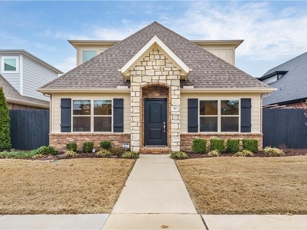 747 N Malbec Road, Fayetteville, AR 72704