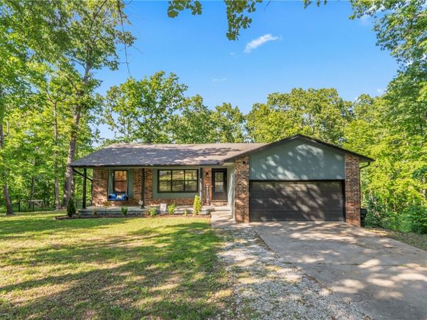 104 NE Red Fox Road , Gravette, AR 72736