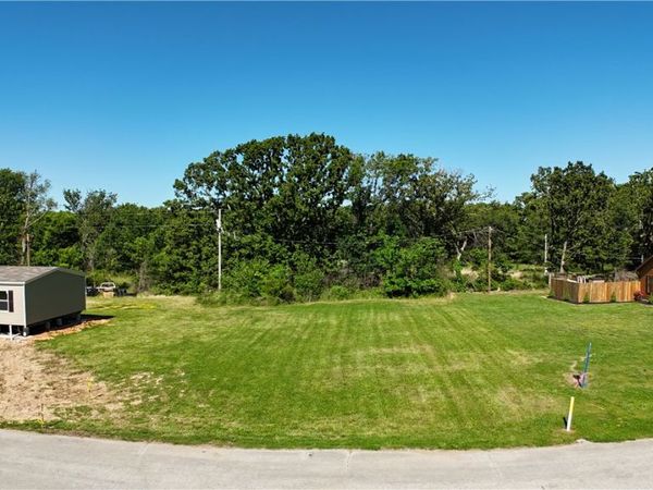 Orchard Drive , Gentry, AR 72734