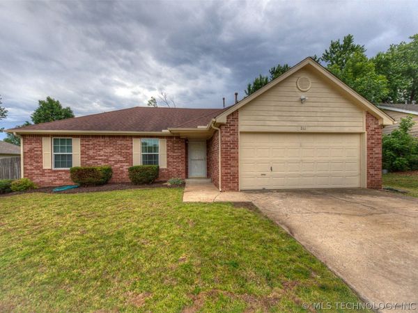 211 W Utica Place , Broken Arrow, OK 74011