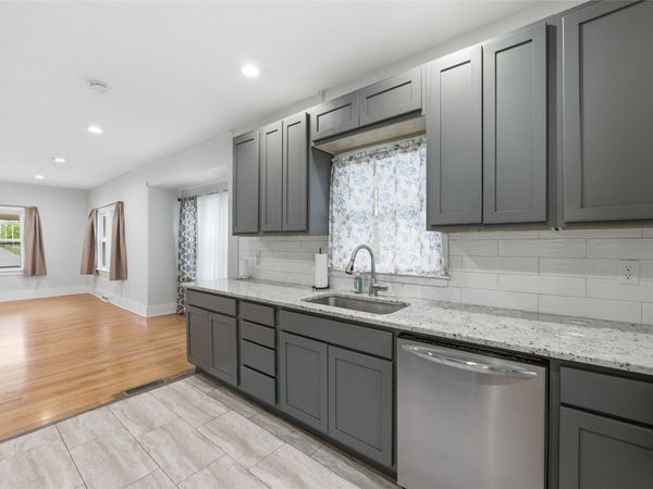 1716 E 14th Street, Des Moines, IA 50316