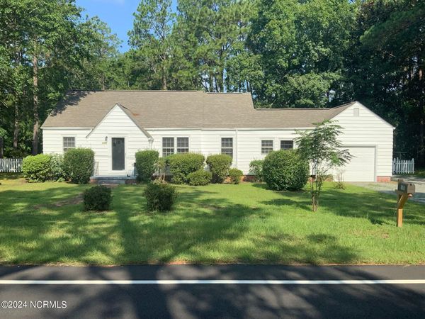 1101 N Poplar Street , Aberdeen, NC 28315
