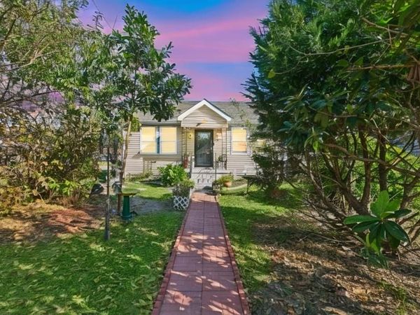221 W URQUHART Street , Chalmette, LA 70043