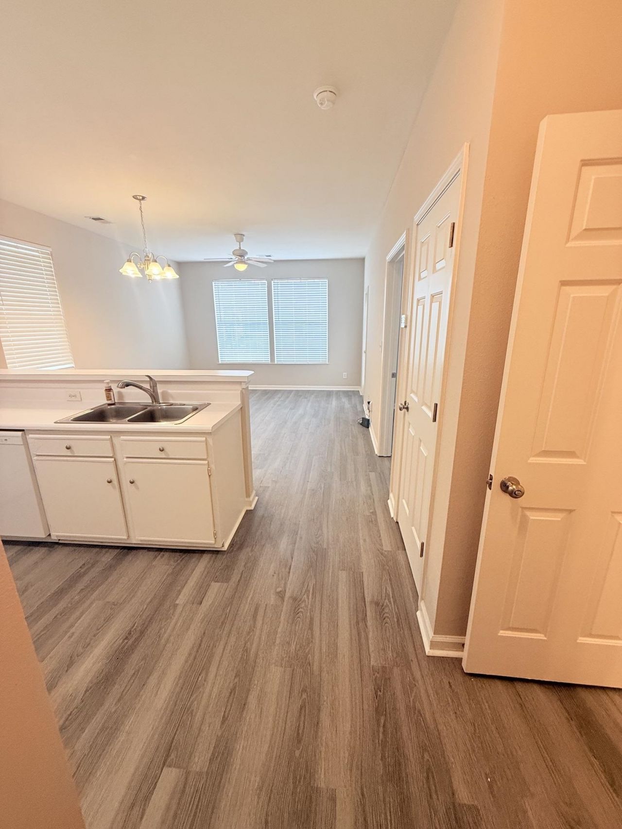 1306 River Oaks Dr.  Photo 5