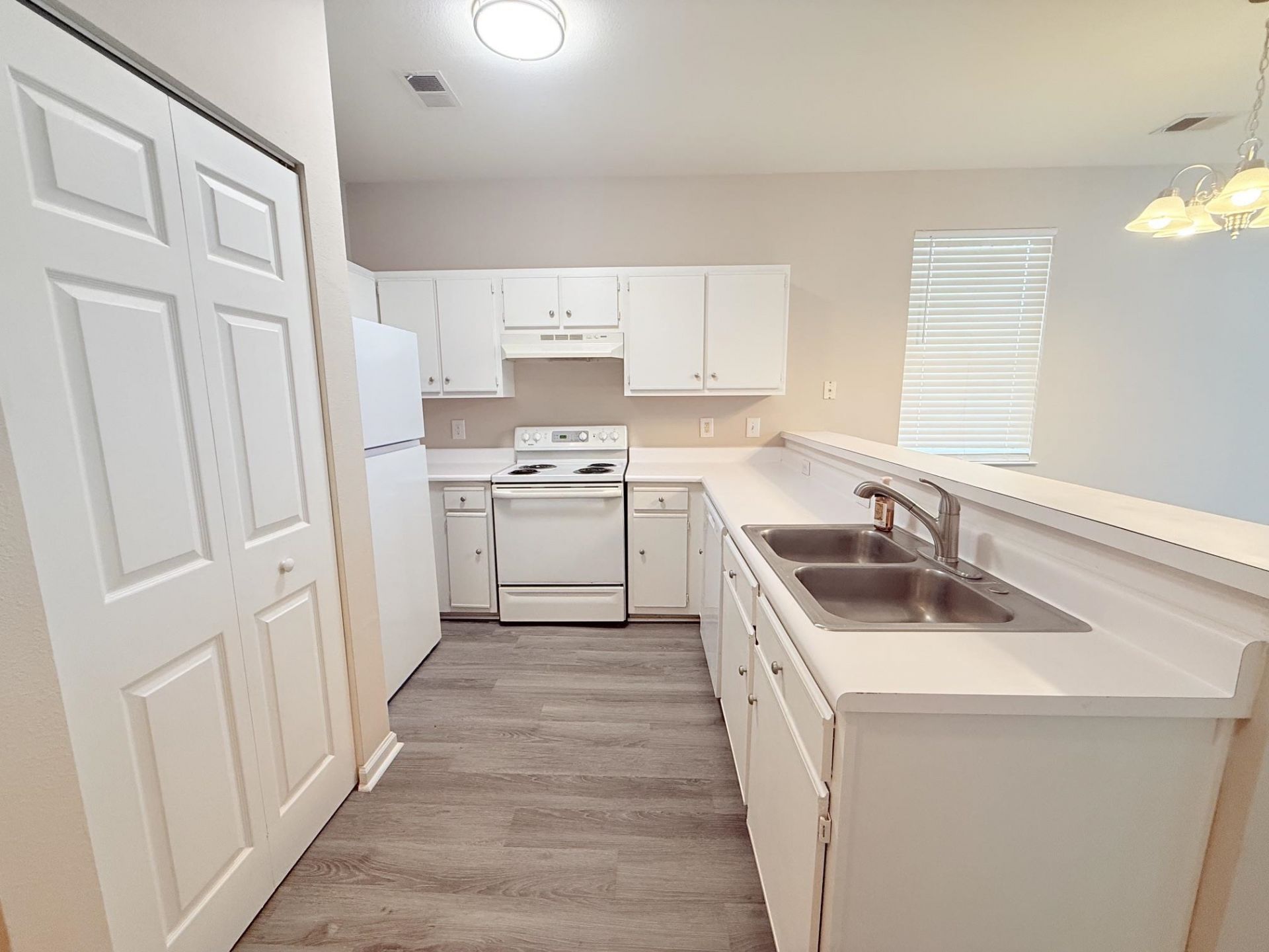 1306 River Oaks Dr.  Photo 7
