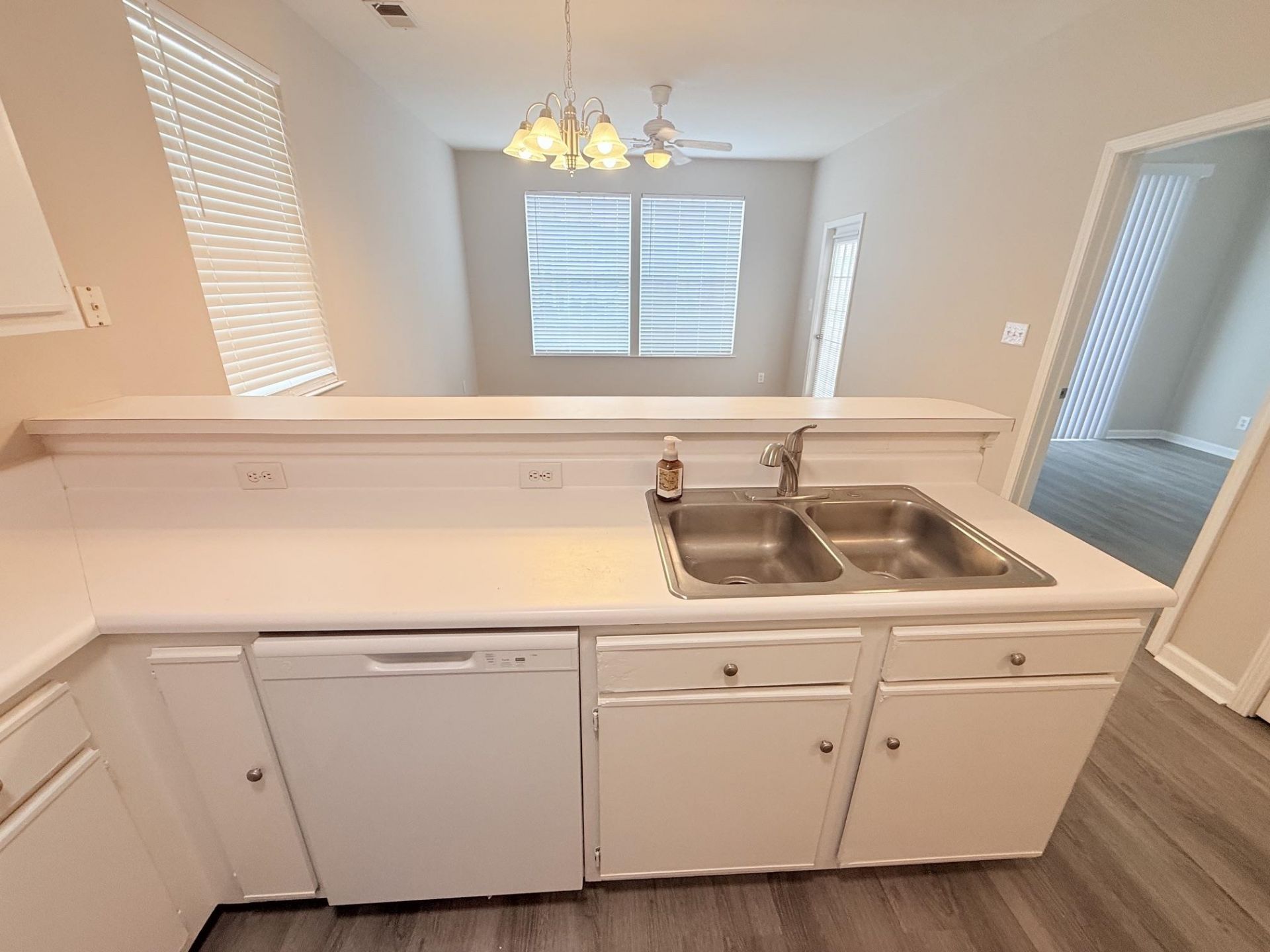1306 River Oaks Dr.  Photo 8