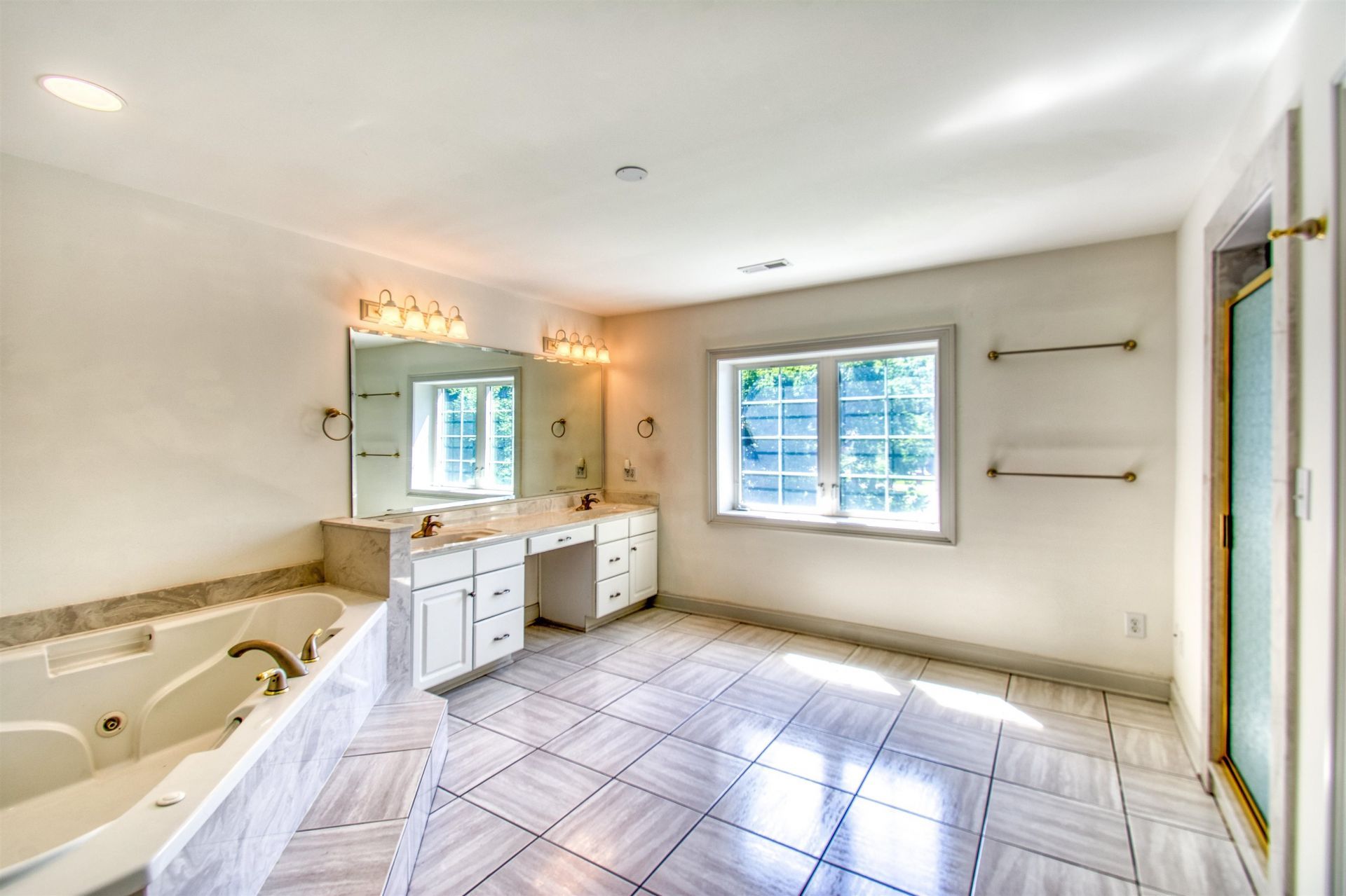 256 Long Ridge Dr. Photo 17
