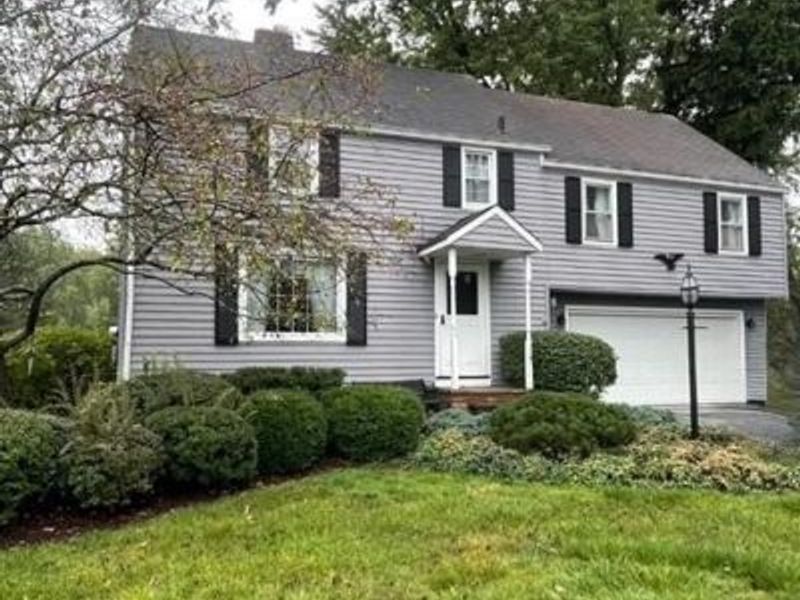 2800 Hillside Road, Seven Hills, OH 44131 Photo 2