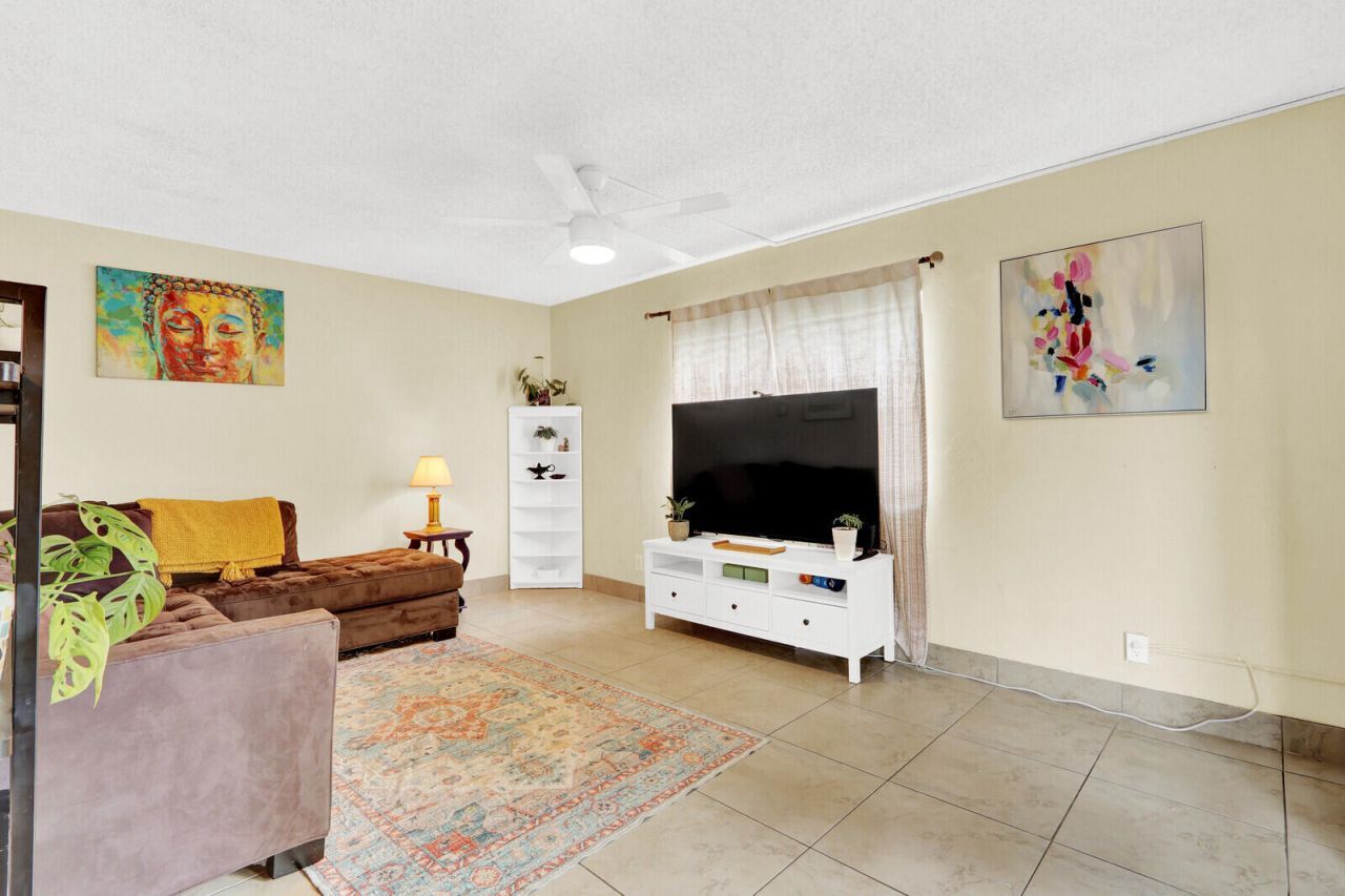 2116 Sherwood Forest Boulevard, Unit 28, West Palm Beach, FL 33415 Photo