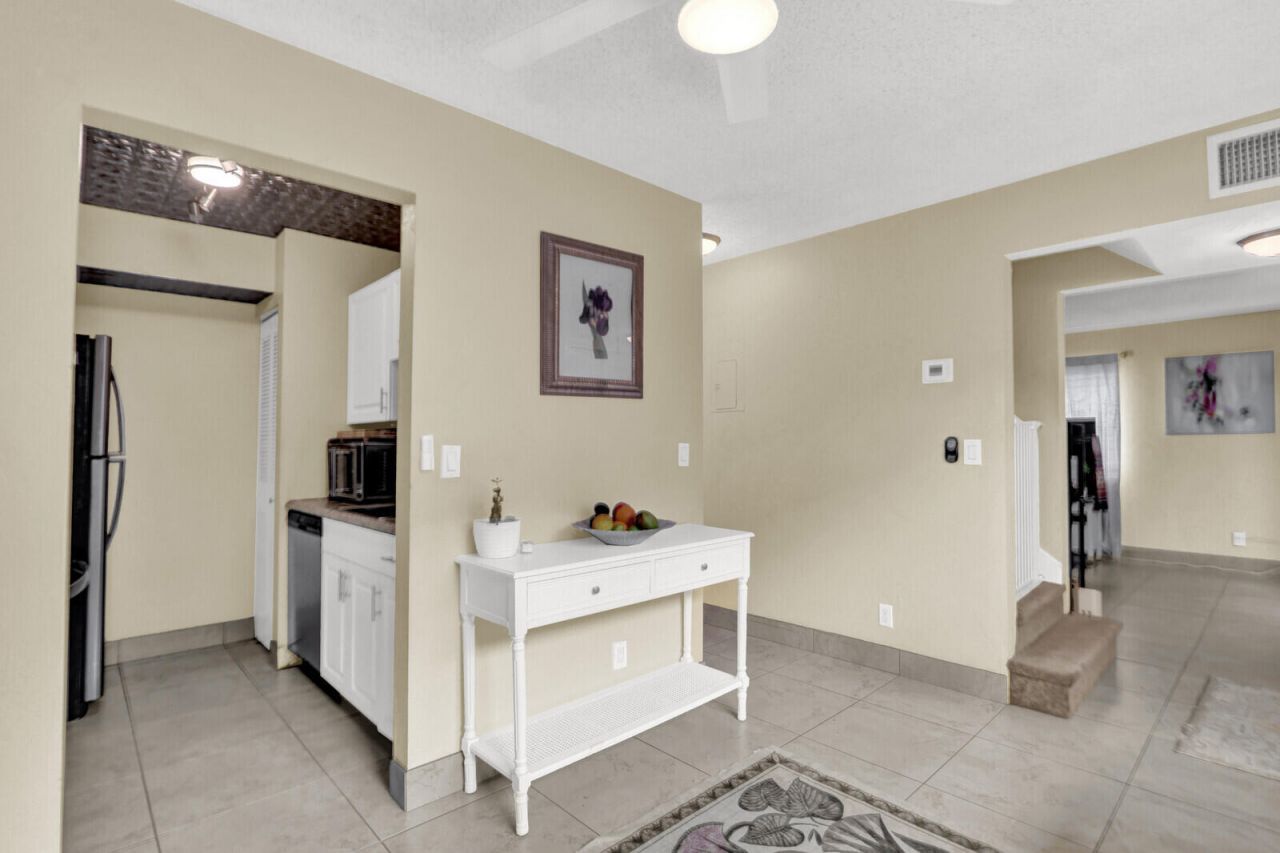 2116 Sherwood Forest Boulevard, Unit 28, West Palm Beach, FL 33415 Photo
