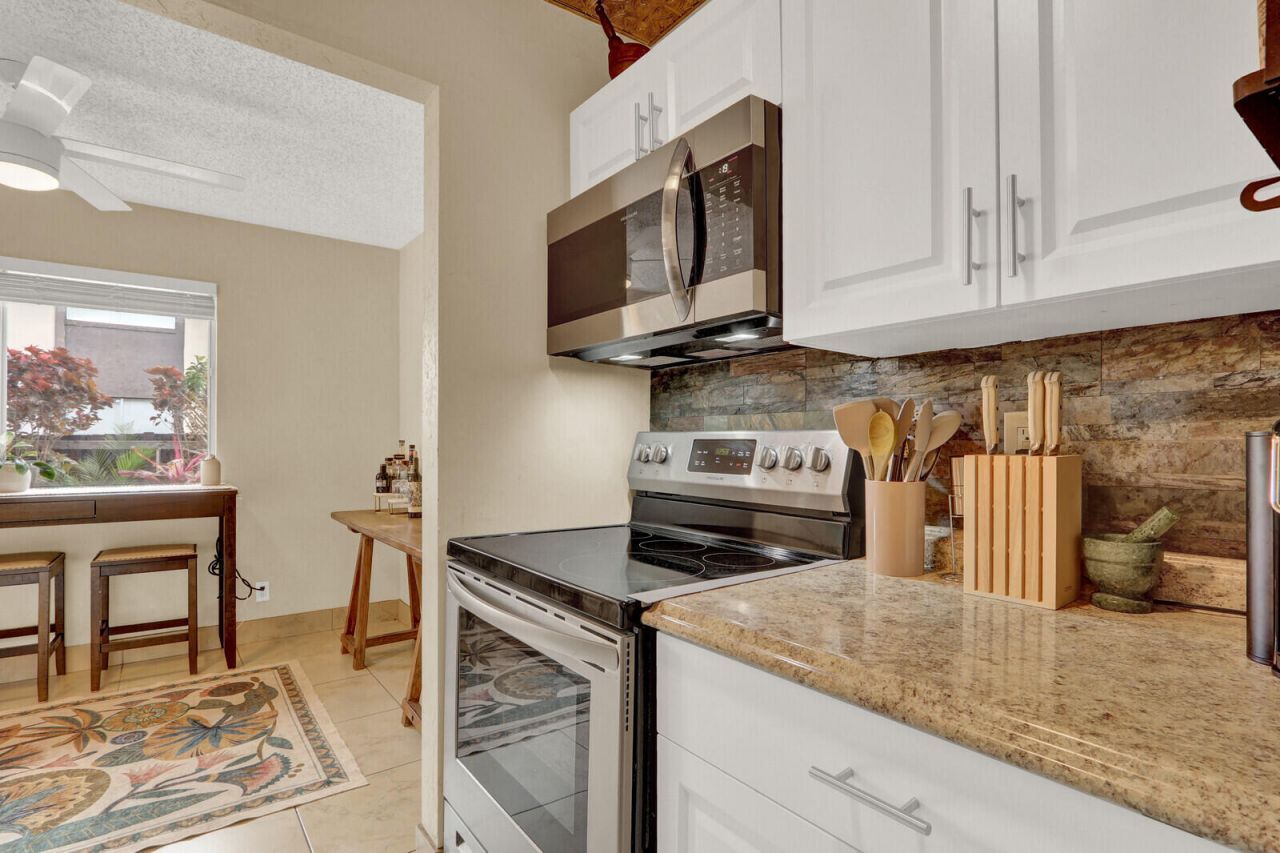 2116 Sherwood Forest Boulevard, Unit 28, West Palm Beach, FL 33415 Photo