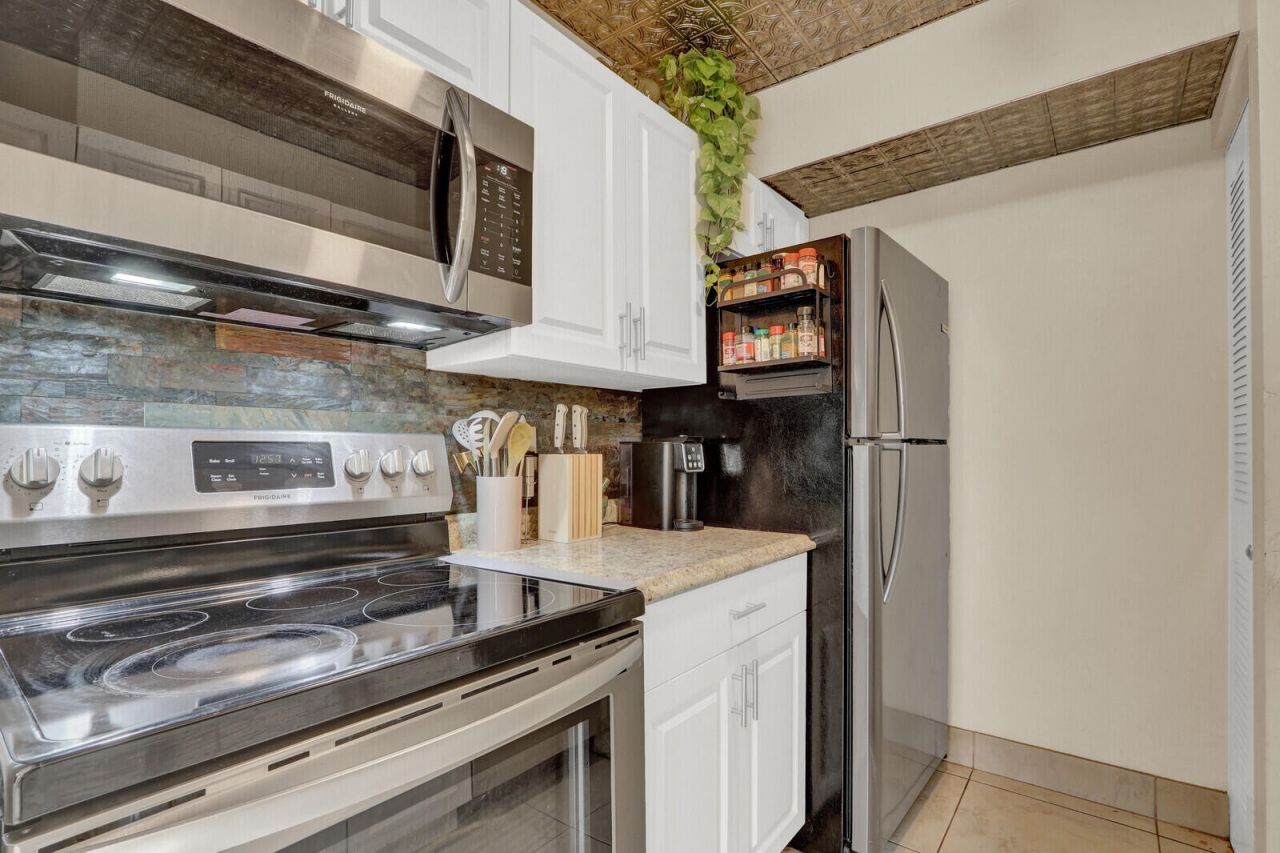 2116 Sherwood Forest Boulevard, Unit 28, West Palm Beach, FL 33415 Photo