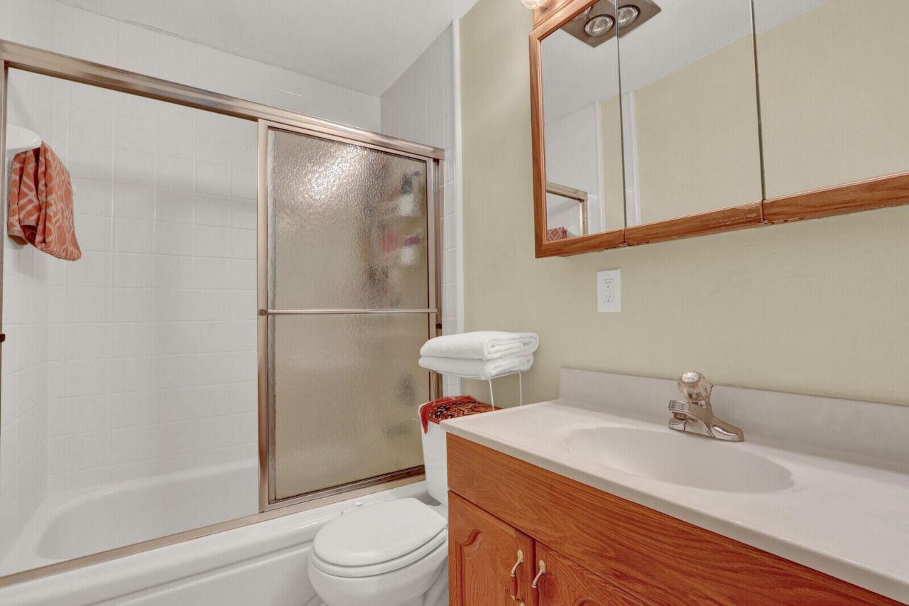 2116 Sherwood Forest Boulevard, Unit 28, West Palm Beach, FL 33415 Photo
