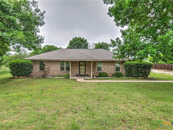 18 S College Avenue , Troy, TX 76579