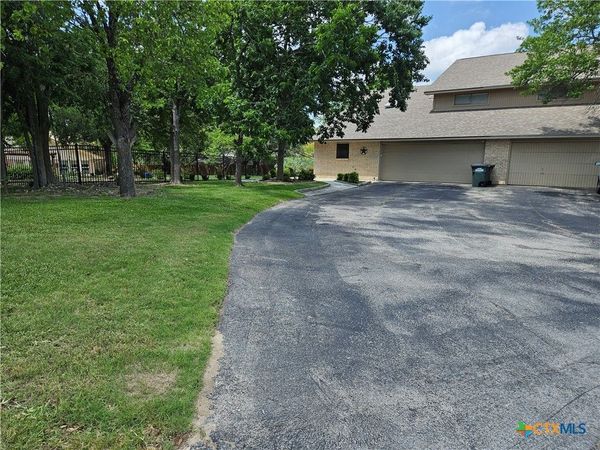 3901 Chisholm Trail , Unit 15, Salado, TX 76571