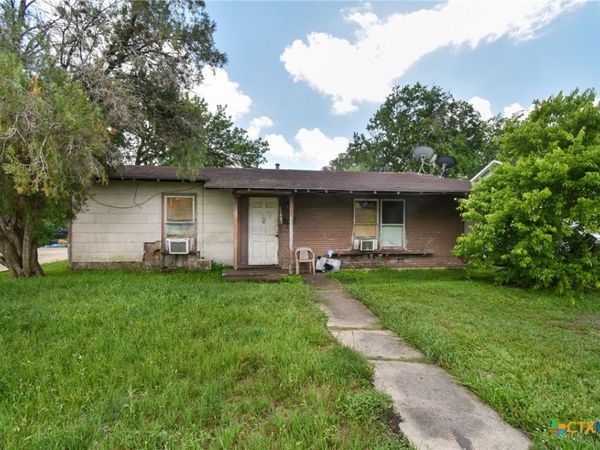 2909 Meadowlane Street , Victoria, TX 77901