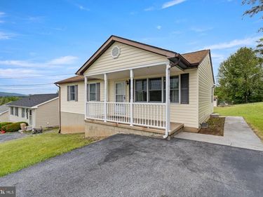 363 CRIM DRIVE , STRASBURG, VA 22657
