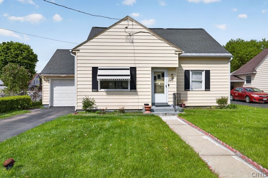 132 Brace Street, Syracuse, NY 13208 Main Photo
