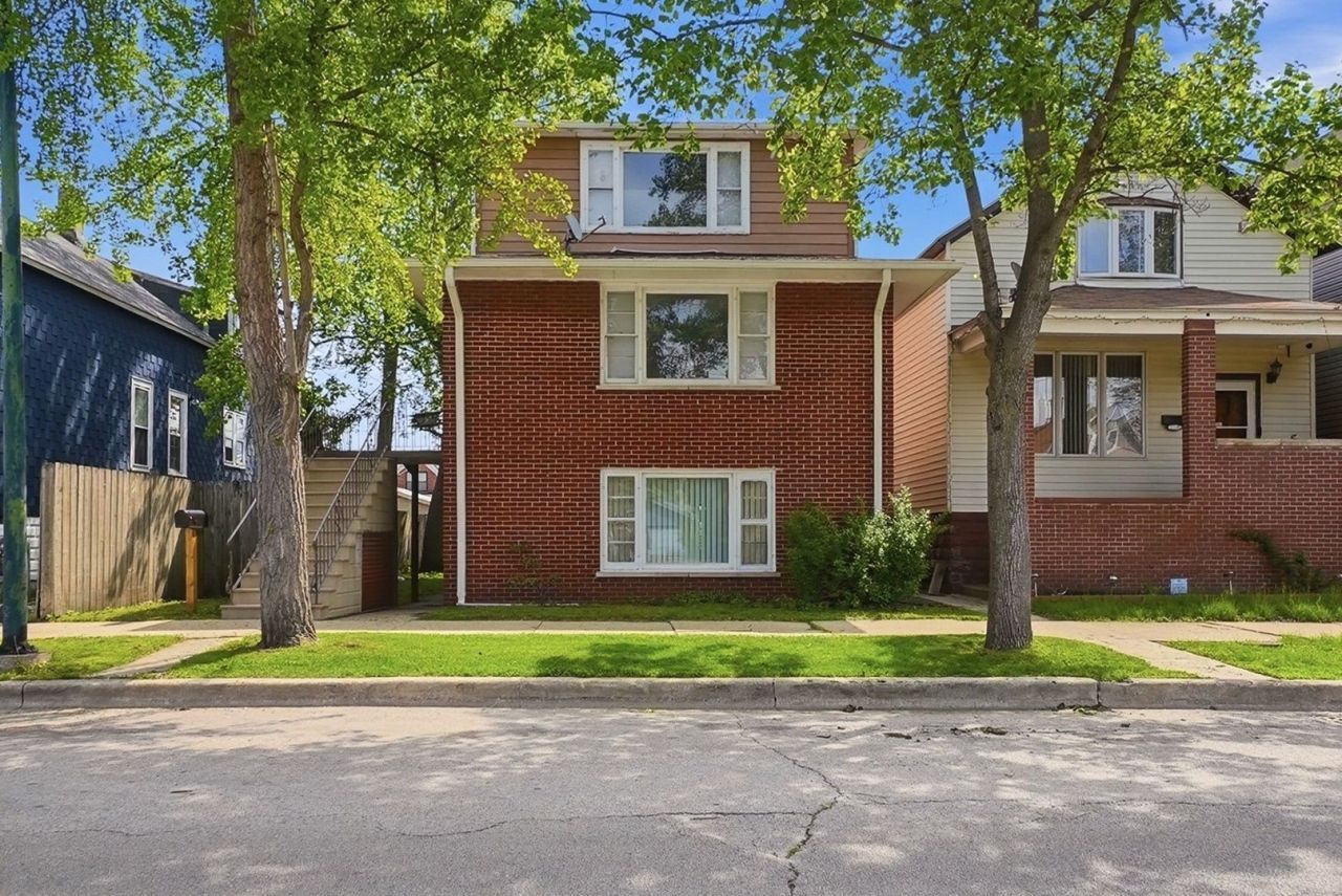 10633 S Avenue M, Chicago, IL 60617 Main Photo