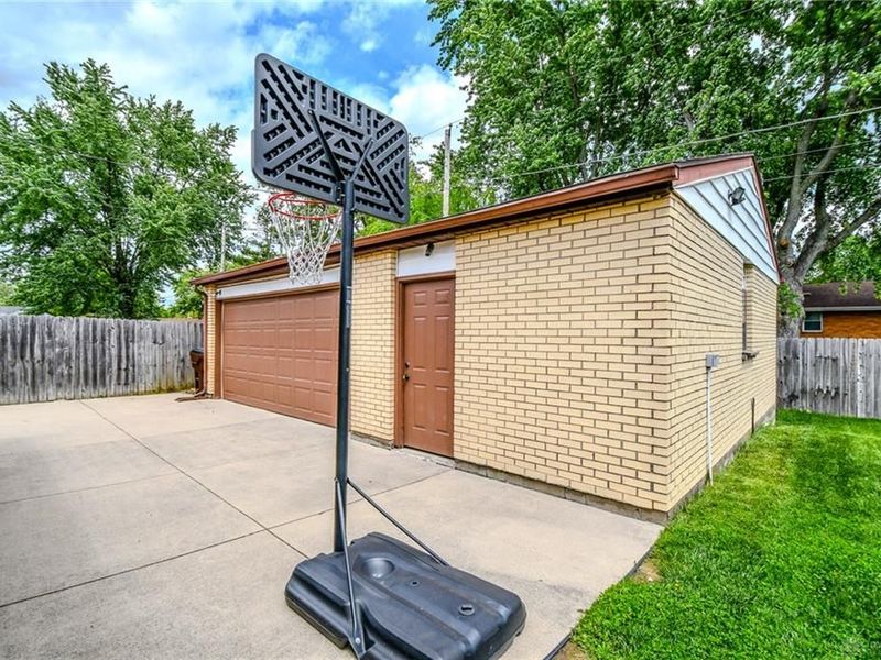 7760 Somerville Drive, Huber Heights, OH 45424 Photo 34
