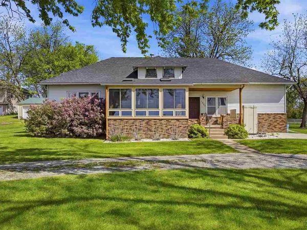 1502 SW Black Diamond Rd., Oxford, IA 52322