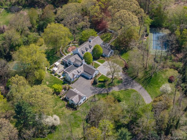 530 Chicken Valley Road , Locust Valley, NY 11560