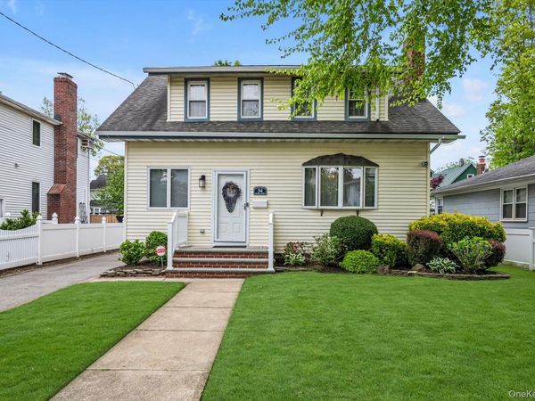 54 Rolling Street, Lynbrook, NY 11563