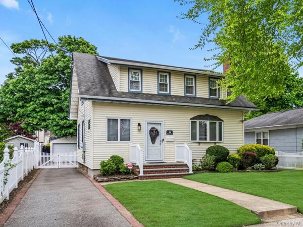 54 Rolling Street, Lynbrook, NY 11563
