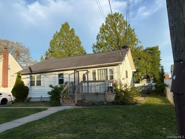 811 9th Street , West Babylon, NY 11704