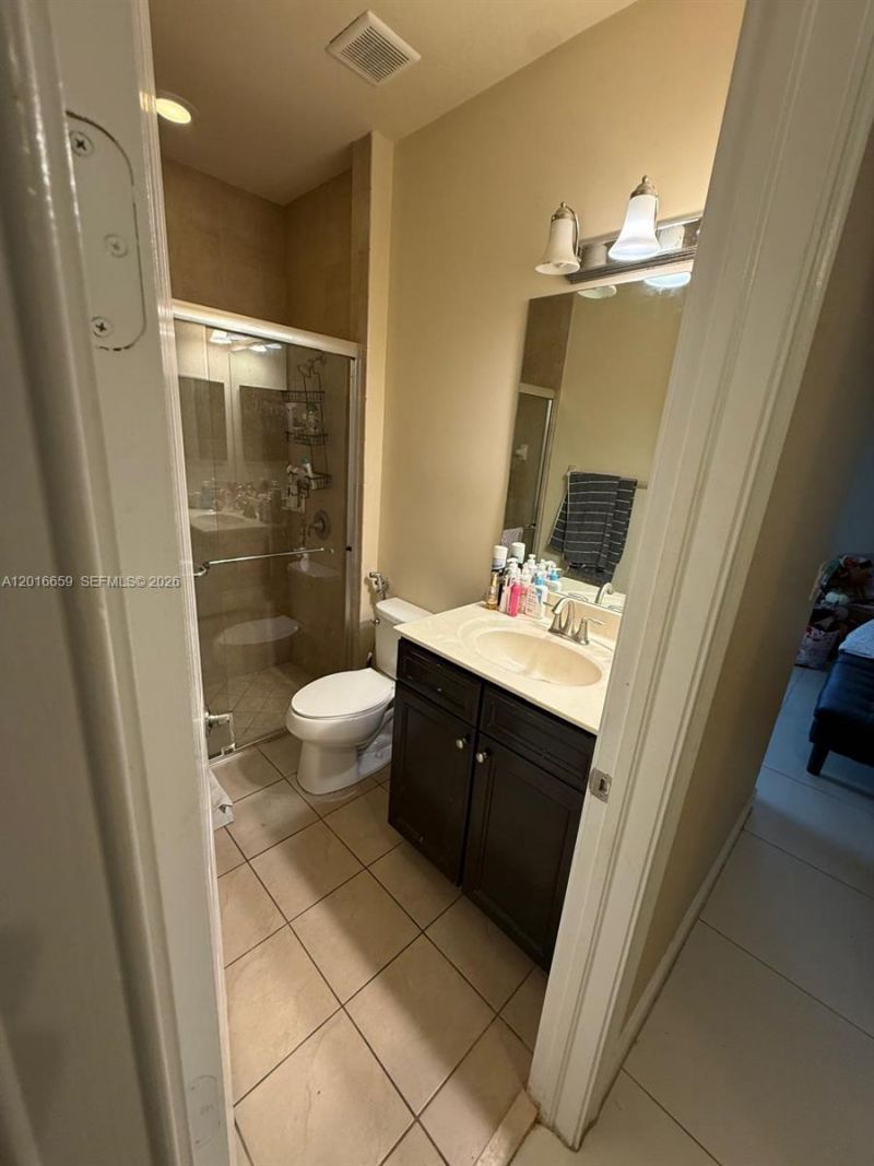9845 NW 86th Ter, Doral, FL 33178 Photo