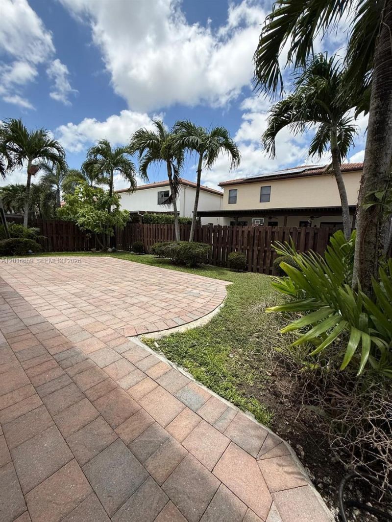 9845 NW 86th Ter, Doral, FL 33178 Photo