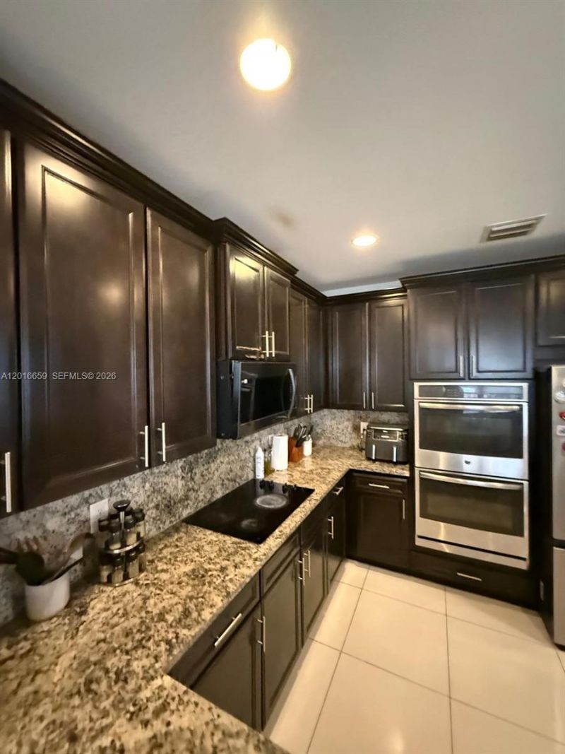 9845 NW 86th Ter, Doral, FL 33178 Photo