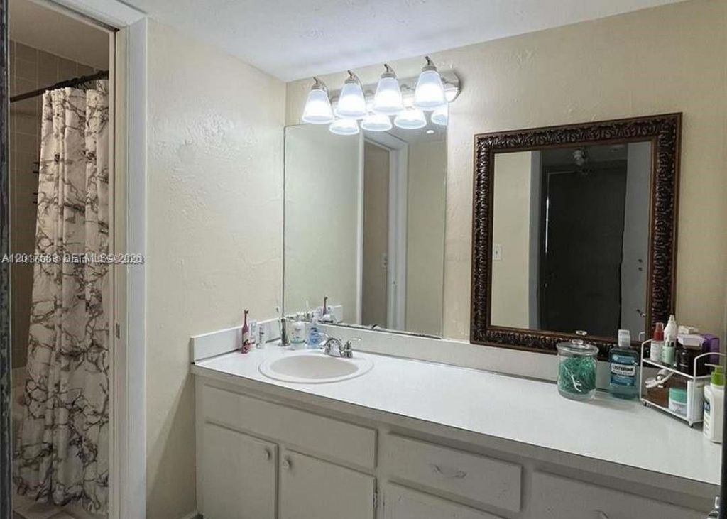 5501 NW 7th St, Unit E412, Miami, FL 33126 Photo