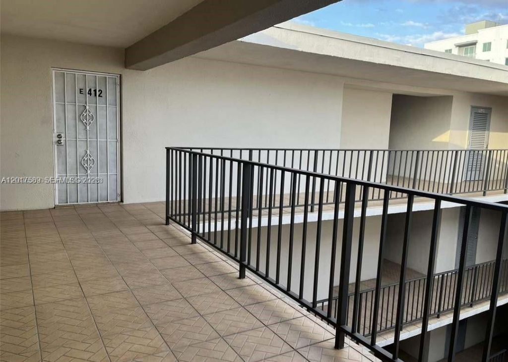 5501 NW 7th St, Unit E412, Miami, FL 33126 Photo