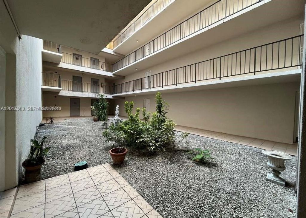 5501 NW 7th St, Unit E412, Miami, FL 33126 Photo
