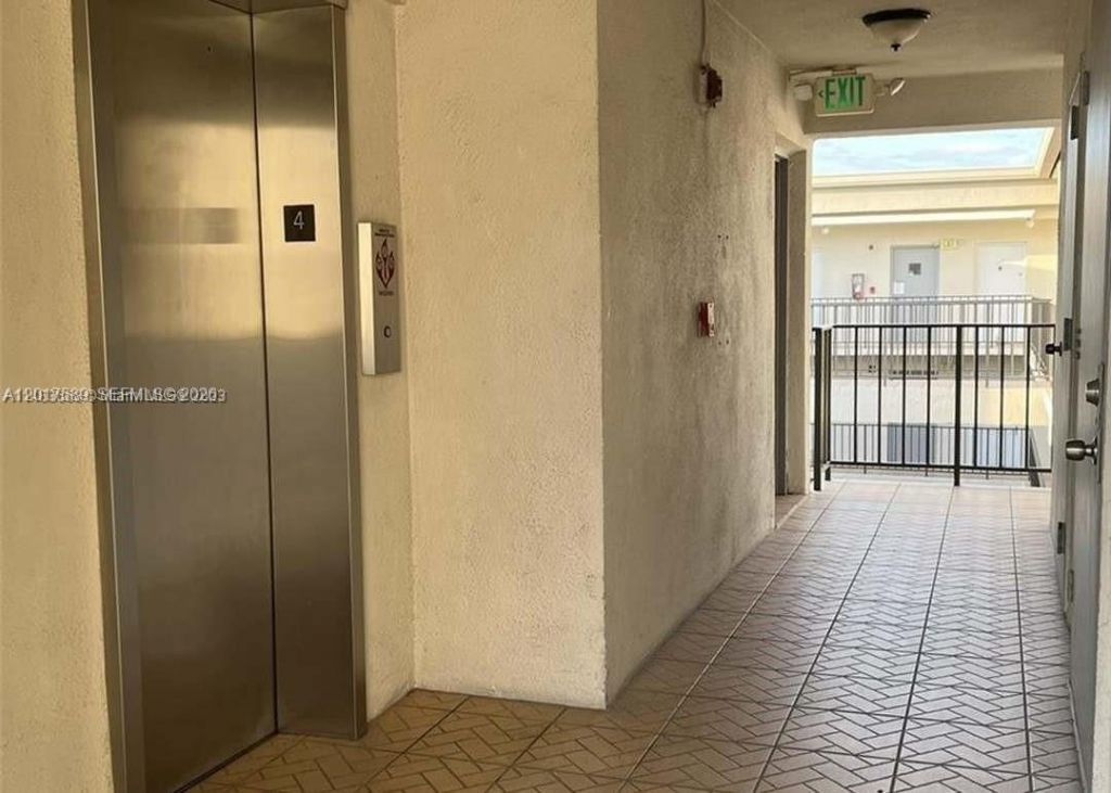 5501 NW 7th St, Unit E412, Miami, FL 33126 Photo
