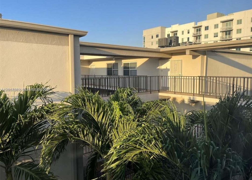 5501 NW 7th St, Unit E412, Miami, FL 33126 Photo