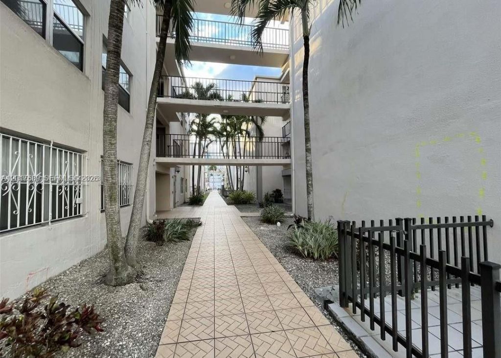 5501 NW 7th St, Unit E412, Miami, FL 33126 Photo