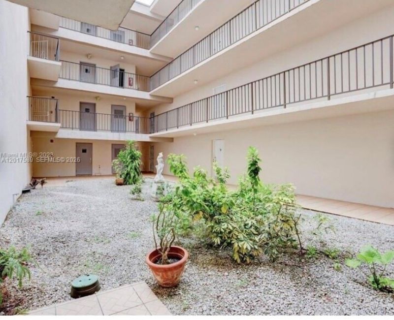 5501 NW 7th St, Unit E412, Miami, FL 33126 Photo