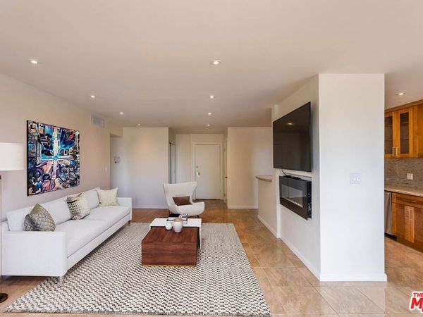 403 N Oakhurst Drive, Unit 303, Beverly Hills, CA 90210