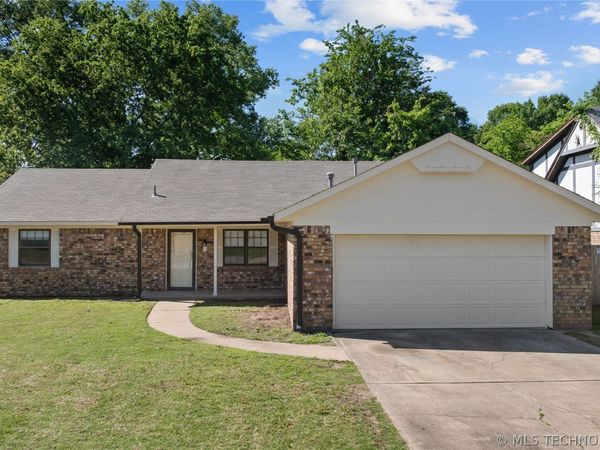 1929 W Oakridge Street , Broken Arrow, OK 74012