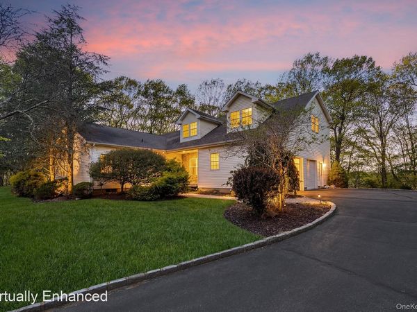 3 Heidi Lane , Mount Sinai, NY 11766