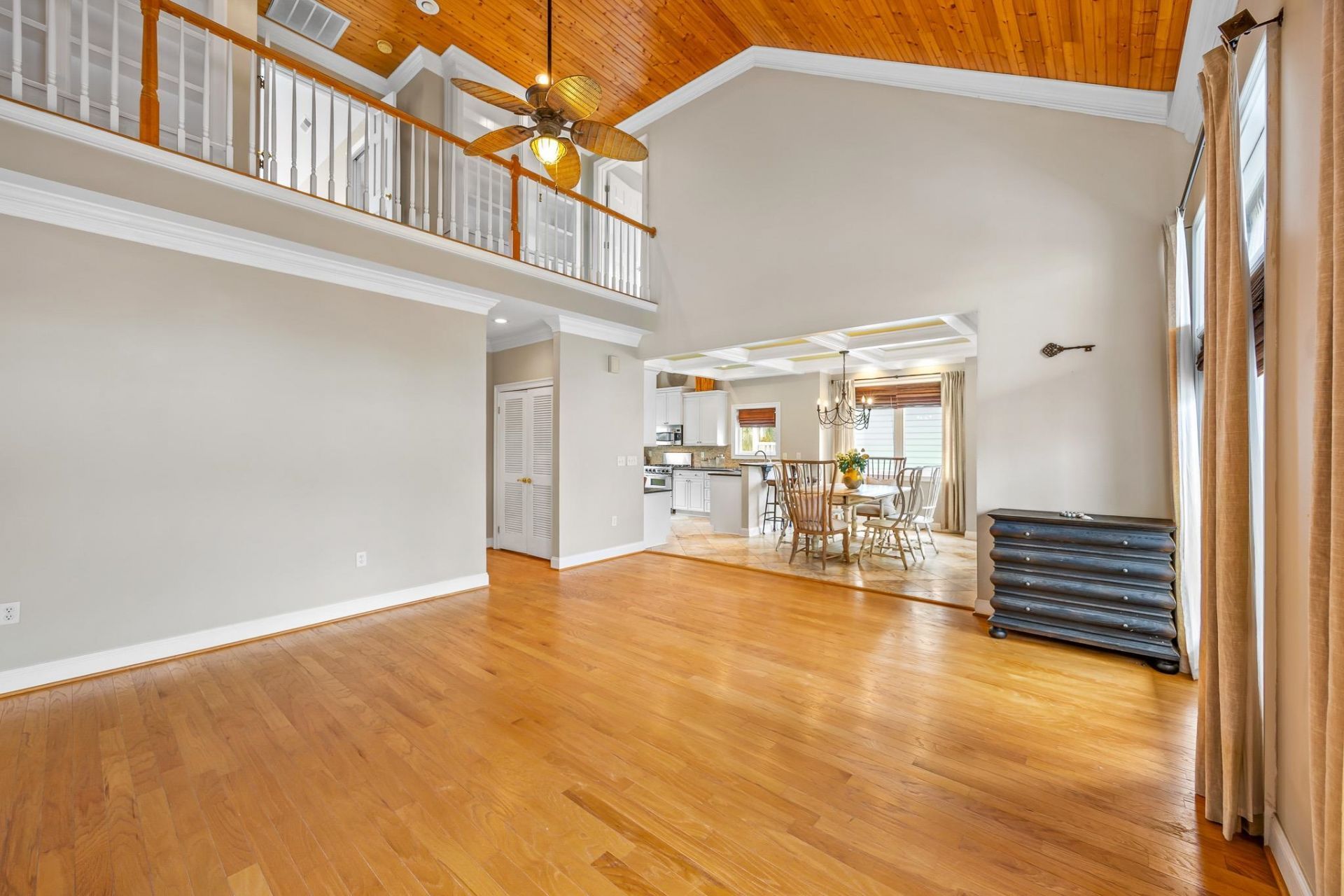 1011 Clubhouse Dr. Photo 10