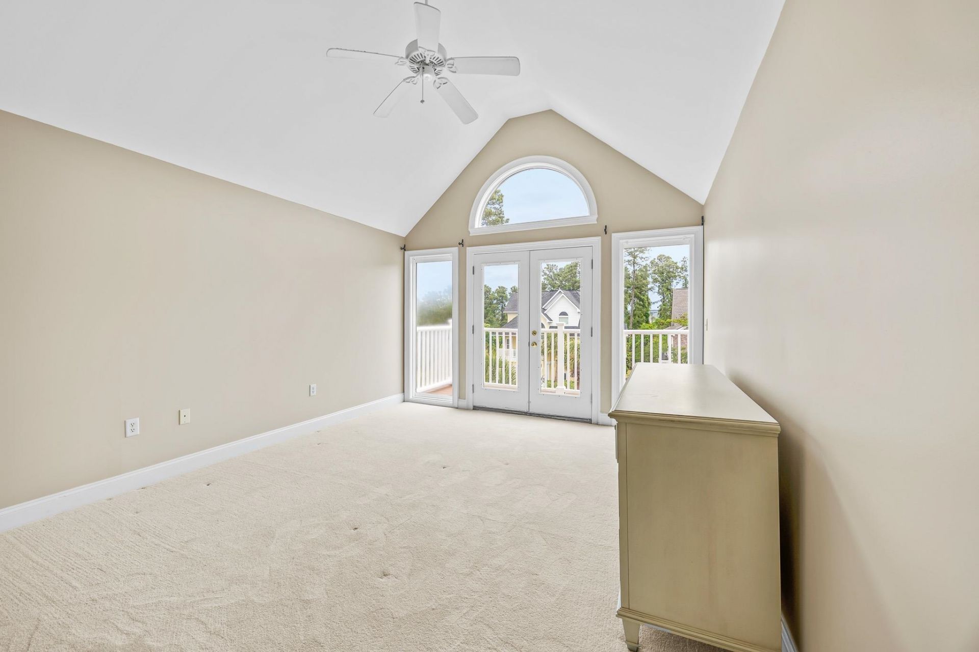 1011 Clubhouse Dr. Photo 23